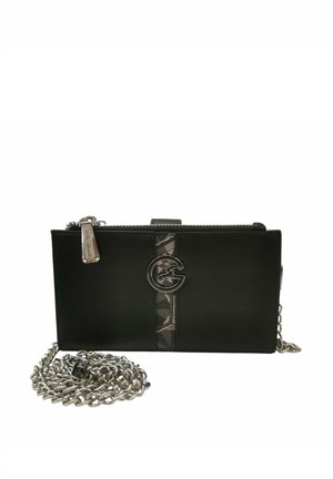 Clutch rettangolare nero con tracolla a catena argento, striscia centrale a motivi geometrici e cursore della cerniera argento con incisione del marchio.