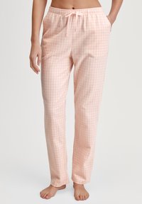 Lichtroze geruite pyjamabroek met een elastische tailleband en trekkoordsluiting; gemaakt van zacht materiaal, met zijzakken.