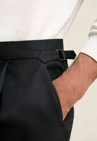 Reiss REGULAR FIT - COMPLEX HERRINGBONE - Auduma bikses - navy