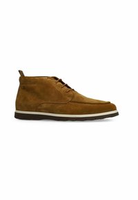 Bruine suède enkelboots met een ronde neus, vetersluiting en een contrasterende witte zool. Bevat een gestikt patroon langs de rand.