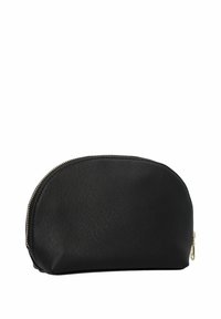 Zwarte ovale cosmeticapouch gemaakt van gestructureerd synthetisch materiaal, met een goudkleurige rits en gladde afgeronde randen.