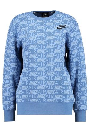 Jasnoniebieska bluza Nike Air z powtarzającym się białym wzorem tekstu "Nike Air" oraz czarnym logo Nike na piersi, długie rękawy i ściągacze przy rękawach.