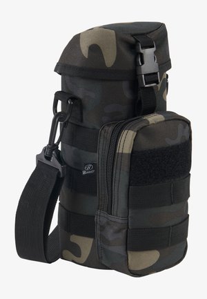 Bolsa táctica con patrón de camuflaje, hecha de tela duradera, que cuenta con un compartimento con cremallera, correa ajustable y clip para un anclaje seguro.