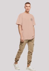 F4NT4STIC DARTS BOARD DARTSCHEIBE - Print T-shirt - amber