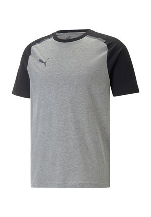 Tricou gri cu mânecă scurtă, cu mâneci negre și guler rotund. Prezentă un mic logo negru Puma pe piept. Material din amestec de bumbac.