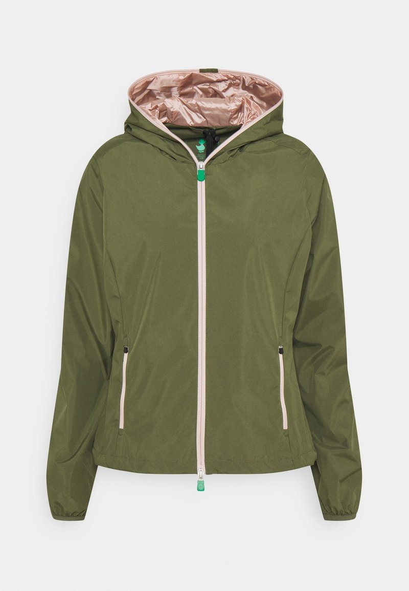 Veste légère vert olive avec une doublure rose doré, fermeture éclair à l'avant et deux poches latérales. Équipée de poignets élastiques et d'une capuche.