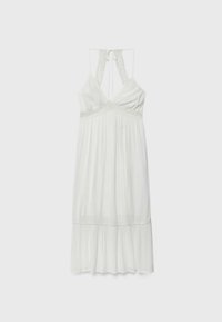 Robe blanche sans manches avec des accents en dentelle au niveau du col et sous la poitrine, une jupe fluide et des bretelles ajustables à l'arrière.