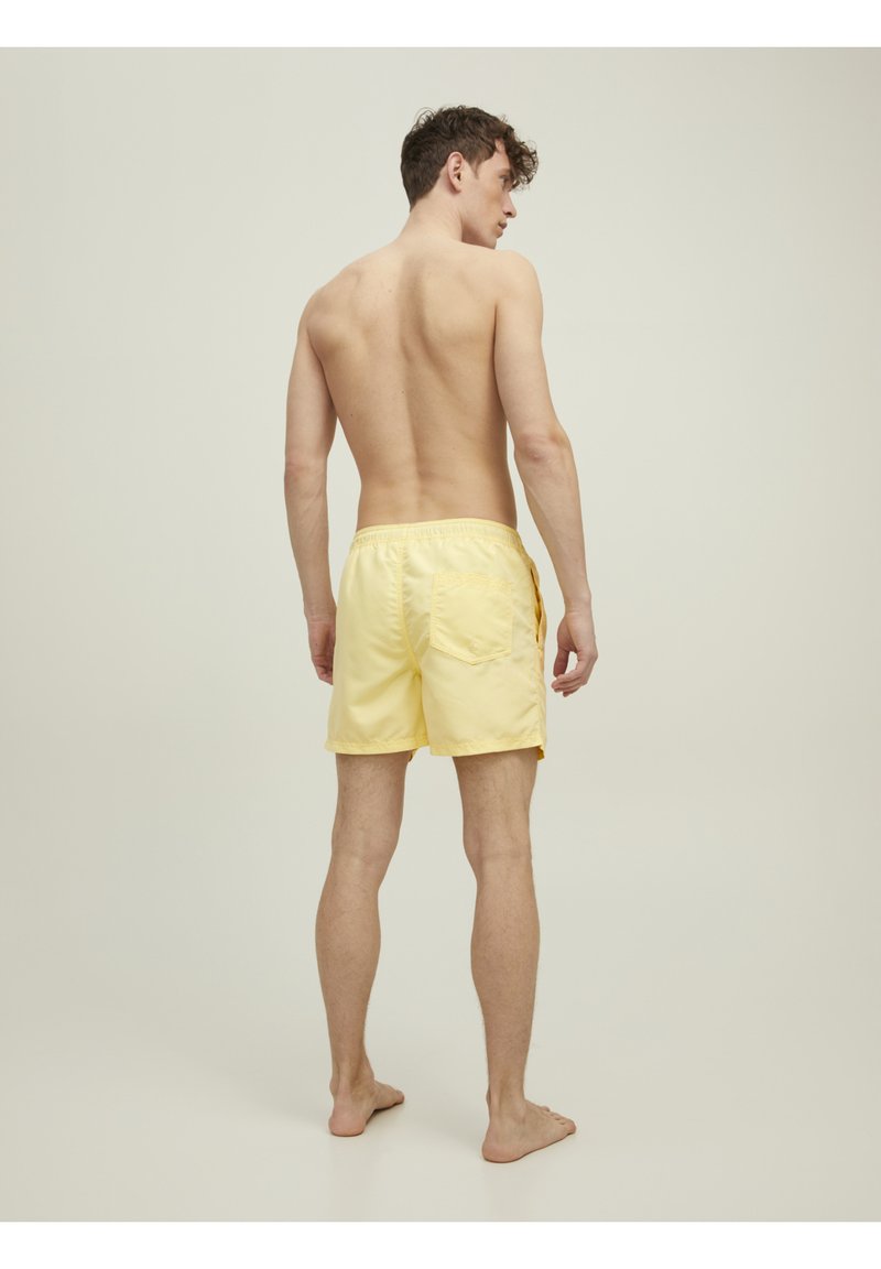 Herren Chino Shorts | Jack & Jones JPSTCRETE Shorts mellow yellow/gelb - VS52581 Herren Chino Shorts | Jack & Jones JPSTCRETE Shorts mellow yellow/gelb - VS52581