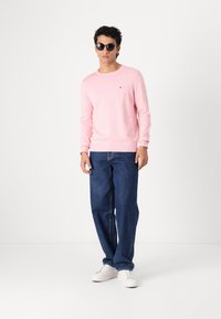 Tommy Hilfiger ESSENTIAL CREW NECK - Jumper - pink shade