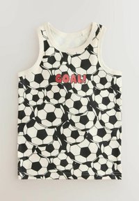 Vit linne med ett mönster av svarta och vita fotbollar, med en framträdande röd text "MÅL!" i mitten. Mjuk, stretchig tyg.