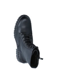 Schwarze Leder-Schnürstiefel mit runder Spitze, robuster Sohle und schwarzen Nähdetails. Verfügt über eine Schlaufe für ein einfaches Anziehen.