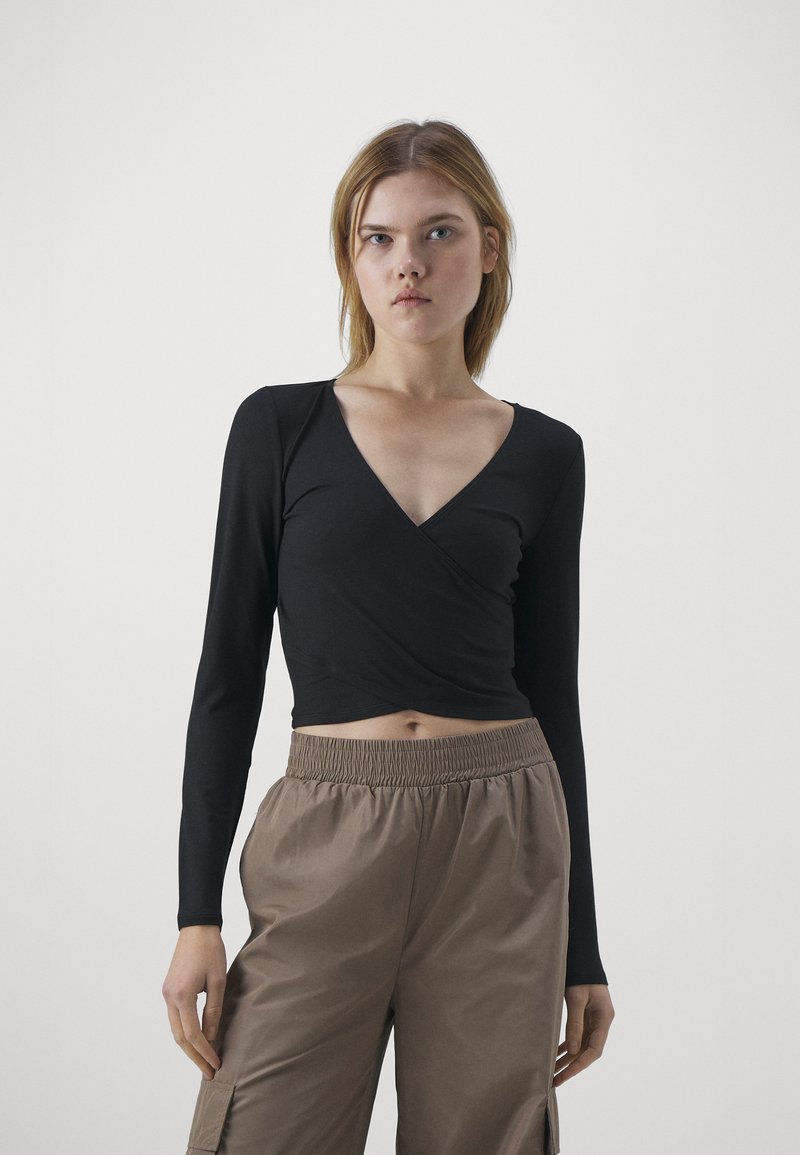 Hollister Co. LONG SLEEVE FLAT SEAMLESS WRAP TOP - Ilgarankovis viršutinės dalies drabužis - CASUAL BLACK
