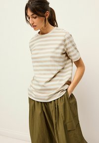 Next HEAVYWEIGHT SHORT SLEEVE CREW NECK STANDARD - Marškinėliai su spaudiniu - stone