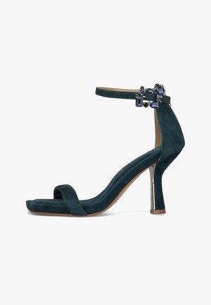 Sandale cu toc înalt din piele întoarsă verde închis, cu o curea subțire la gleznă, prevăzută cu o cataramă decorată cu pietre și toc stiletto metalic.