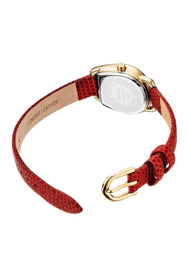 Rote Echtleder-Uhrenschnalle mit strukturiertem Schlangen-Muster, goldfarbener Hardware und einem silbernen Metallgehäuse mit einem geprägten Logo auf der Rückseite.