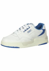 Weiße Sneakers mit blauen Akzenten, aus perforiertem Synthetikmaterial, mit Schnürverschluss, gepolstertem Schaft und einer strukturierten Gummisohle.