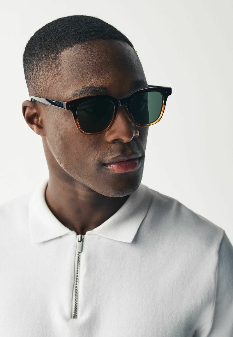 Next WAYFARER POLARISED - REGULAR FIT - Occhiali da sole - brown
