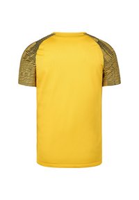 Maglietta sportiva gialla con maniche corte, caratterizzata da un corpo monocolore e un motivo a righe sulle spalle in nero e giallo. Tessuto testurizzato.