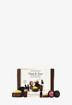TRUE BOTANICALS TRIED & TRUE KIT - Skincare set