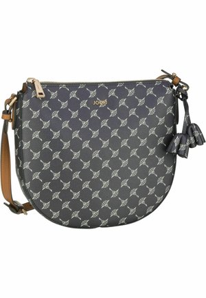 Mała granatowa torebka na ramię z białym wzorem wachlarza, złotym suwakiem, brązowym regulowanym paskiem i dwoma ozdobnymi skórzanymi frędzlami z boku.