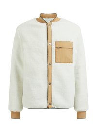 Vit fleecejacka med beige accenter, tryckknappar och en liten zip-ficka på vänster bröst. Har en rund krage och ribbade muddar.