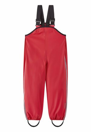 Rote wasserdichte Latzhose mit verstellbaren schwarzen Trägern, elastischen Bündchen und reflektierenden Seitenelementen. Hergestellt aus strapazierfähigem, glattem Material.