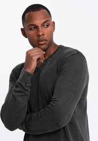 Ombre WASHED - Strickpullover - black