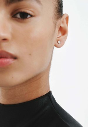 Aristocrazy, INDIVIDUAL CON DIAMANTE EN TALLA BRILLANTE - Pendientes - silver-coloured