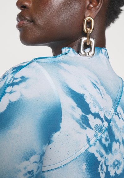 Ioannes BIAS - Longsleeve - sprayed blue