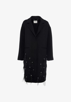 Manteau en laine noir avec col cranté, manches longues, poches latérales et détails de frange décoratifs avec des accents métalliques à l'ourlet.
