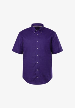 Korte mouwen knop-overhemd in effen paarse stof, met een zak, kraag en voorste knopen, met een gewelfde onderkant en een gladde textuur.