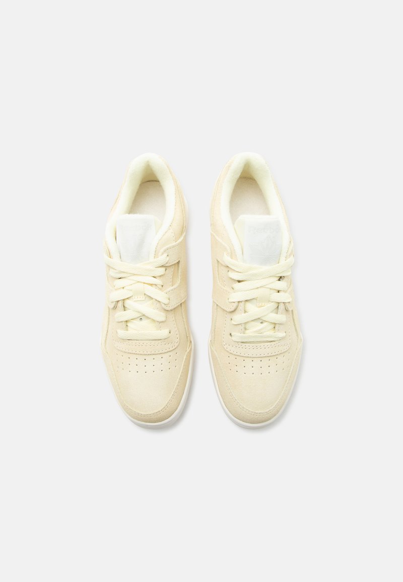 Reebok Classic WORKOUT PLUS - Tenisky - yellow/chalk