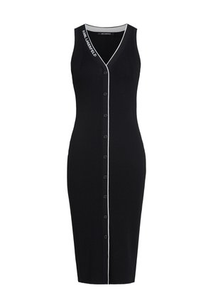 Μαύρο μίντι φόρεμα χωρίς μανίκια με ριμπ ύφανση, κουμπιά μπροστά, λευκή περιγραφή κατά μήκος του ντεκολτέ και της σειράς των κουμπιών, και το κείμενο «KARL LAGERFELD» στον αριστερό ώμο.