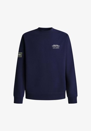 Granatowa bluza z okrągłym dekoltem z napisem "Red Bull Racing Team EST. 2004" na piersi oraz naszywką Red Bull Racing na lewym rękawie.