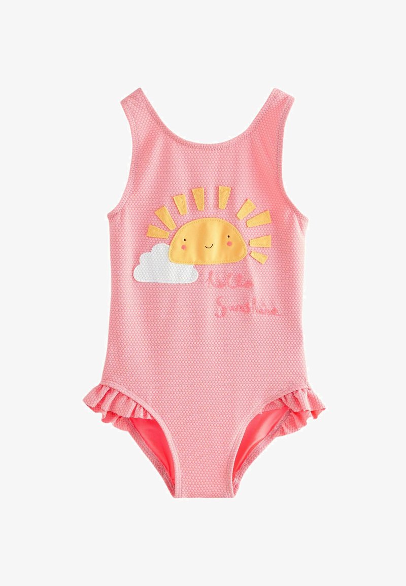 Rosa Kinderbadeanzug aus strukturiertem Stoff mit einem Sonnen- und Wolkenmotiv, Rüschendetails an den Beinausschnitten und gesticktem Text.