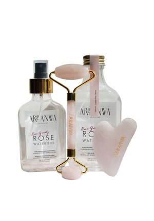 ROSENQUARZ GLOW | BEAUTY TOOLS & ROSENWASSER SET - Skincare set - rosa