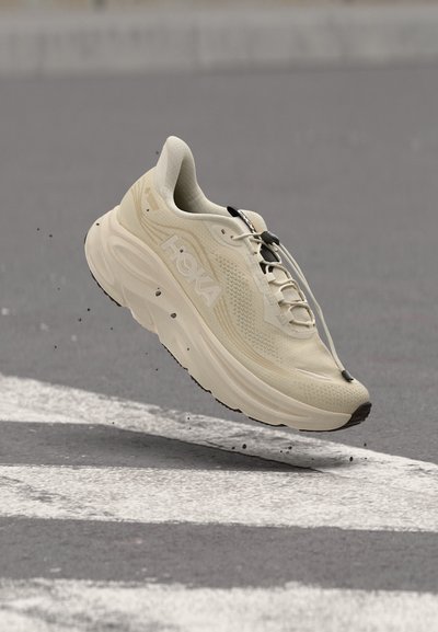 HOKA CLIFTON 11