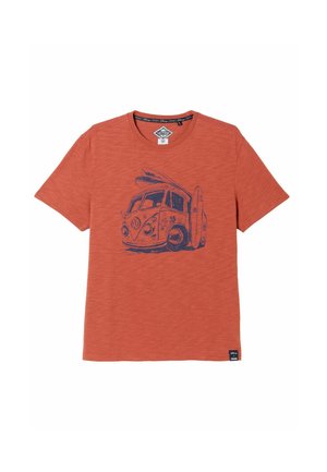 Tricou portocaliu cu mâneci scurte, cu o ilustrație albastru închis pe față, reprezentând o dubiță vintage care transportă plăci de surf.