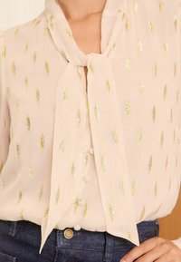 Love & Roses Blus - ivory white