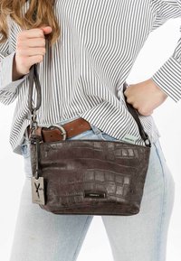 SURI FREY HADLEY - Cross body bag - brown