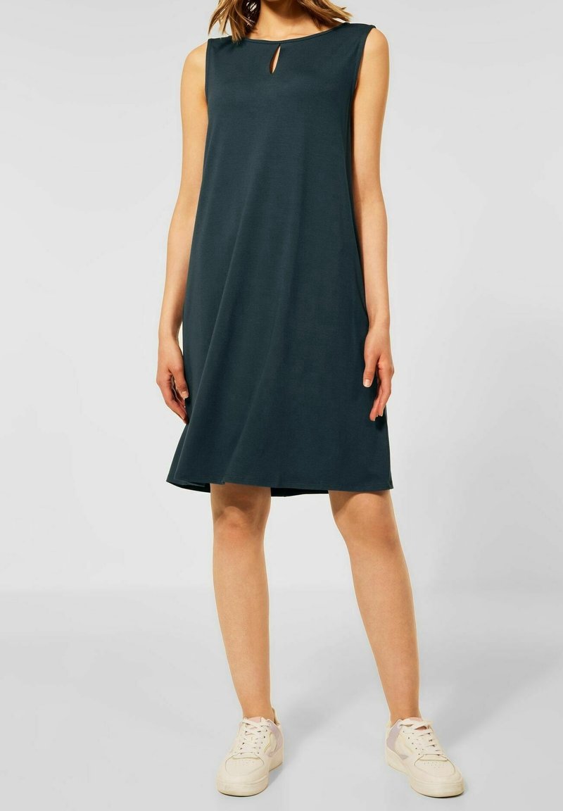Robe sans manches en teal avec un décolleté en trou de serrure, fabriquée en tissu doux, présente une coupe décontractée et s'évase légèrement à l'ourlet.