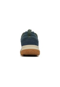 Sneaker met een bovenwerk van mesh en suède in marineblauw en groen, voorzien van een beige middenzool en een gestructureerde gumrubberen buitenzool. Voorzien van een aantreklus.