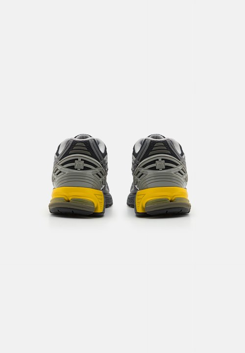 New Balance Zapatillas de deporte gris oscuro y amarillas 1906 de — foto 5