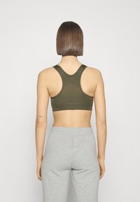 ONLY Play ONPMARTINE SEAMLESS BRA OPUS - Sportski grudnjak sa srednje jakom potporom - dusty olive