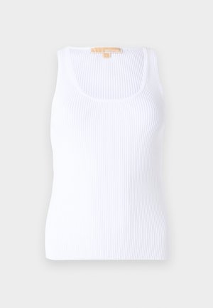 Hvid ribbet tanktop med en scooped halsudskæring, lavet af blødt materiale. Designet har en tætsiddende form og en subtil struktur i stoffet.