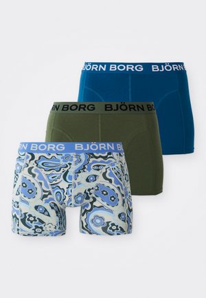 Tři páry pánských boxerky: jedny s.modrými a zelenými spirálami, jedny olivově zelené a jedny v jedné barvě modré. Každé mají značkový pás.