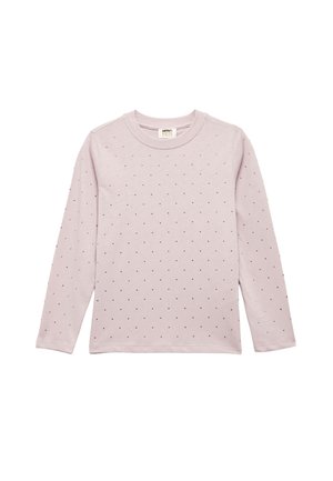 Lichtroze langemouwen shirt gemaakt van zachte stof, met kleine, verspreide rode stippen erdoorheen. Ronde halslijn en rechte snit.