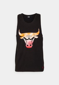 Débardeur noir sans manches avec un graphisme stylisé de tête de taureau orange et rouge centré à l'avant.