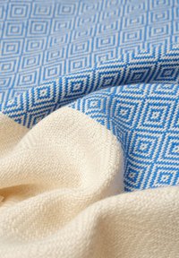 MAЯSIKØH ISOLA DI DINO - Beach towel - blue