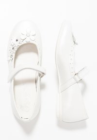Primigi Bailarinas con hebilla - white